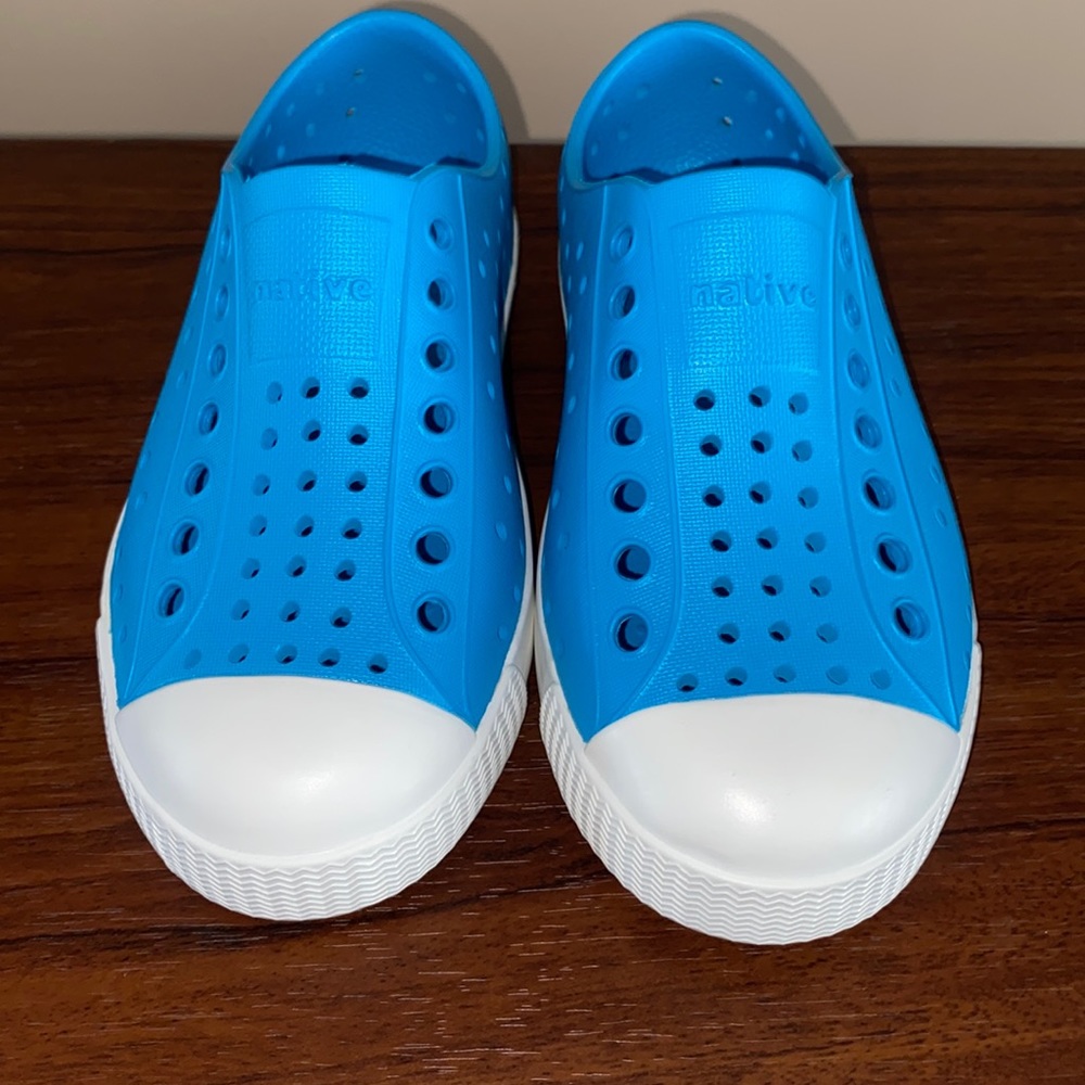 Blue native Jefferson shoes size C11 (little kid)